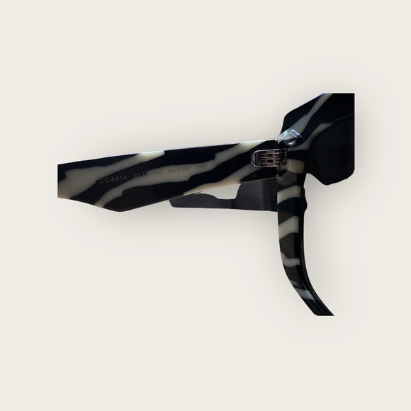 🕶️NWT Dolce & Gabbana 💯 Authentic sunglasses in black/white zebra design.🕶️ - Picture 8 of 10